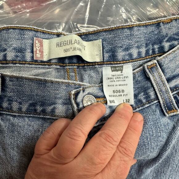 Levi’s 505 Regular Fit Straight Leg Jeans - Picture 2 of 3